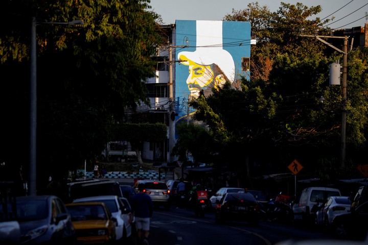 Un mural con la imagen de Bukele.  Foto: Reuters