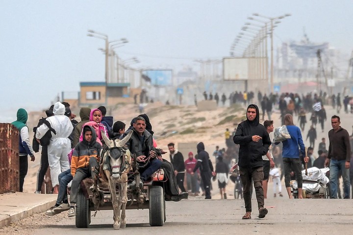 Los palestinos se trasladaron este mes a un campo de refugiados en el centro de Gaza.  Israel ha utilizado tecnología de reconocimiento facial en los puestos de control a lo largo de las calles de Gaza, según funcionarios militares.  Agencia de fotografía France-Presse