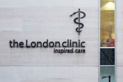 Frente al centro médico London Clinic, donde Kate Middleton fue recibida el 17 de enero.