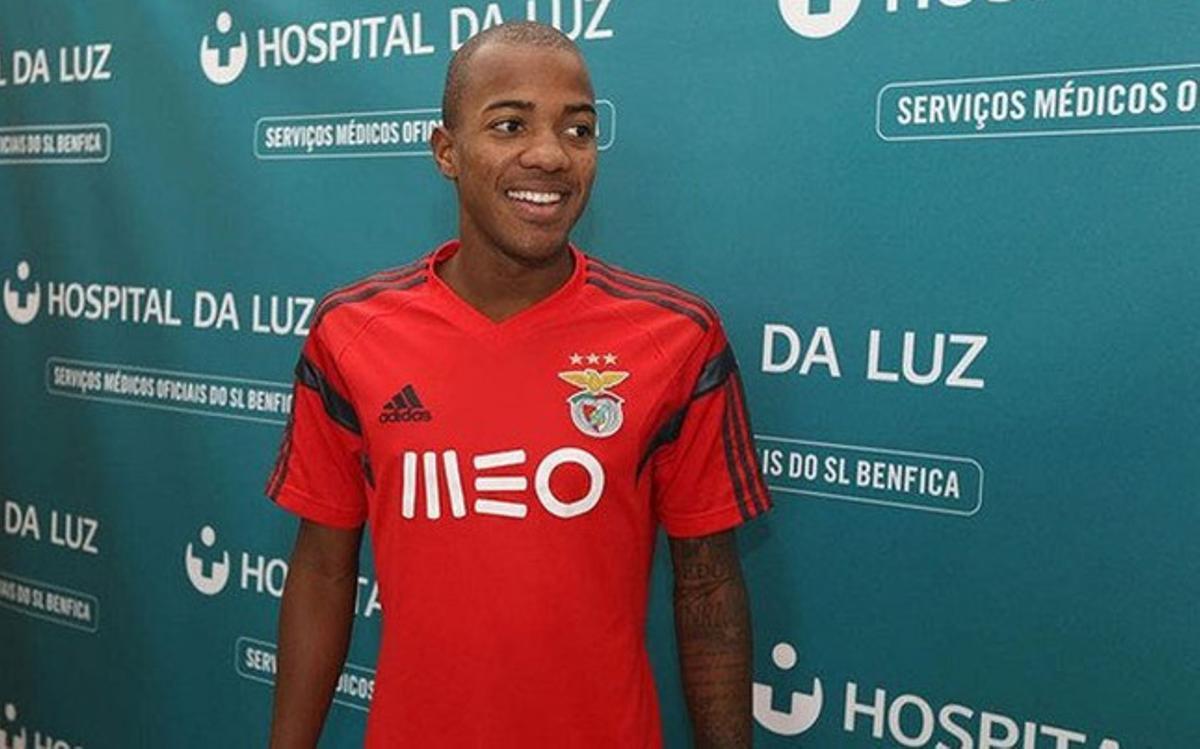 Victor Andrade, tras pasar la revisión médica con el Benfica