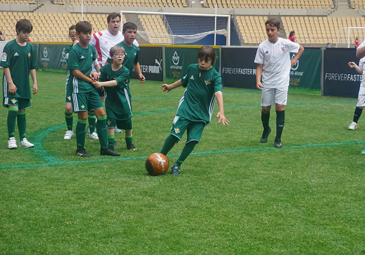 Día Mundial del Síndrome de Down: la Fundación Itinerarium organiza un entrenamiento inclusivo entre jóvenes con discapacidad y un equipo de Queens League