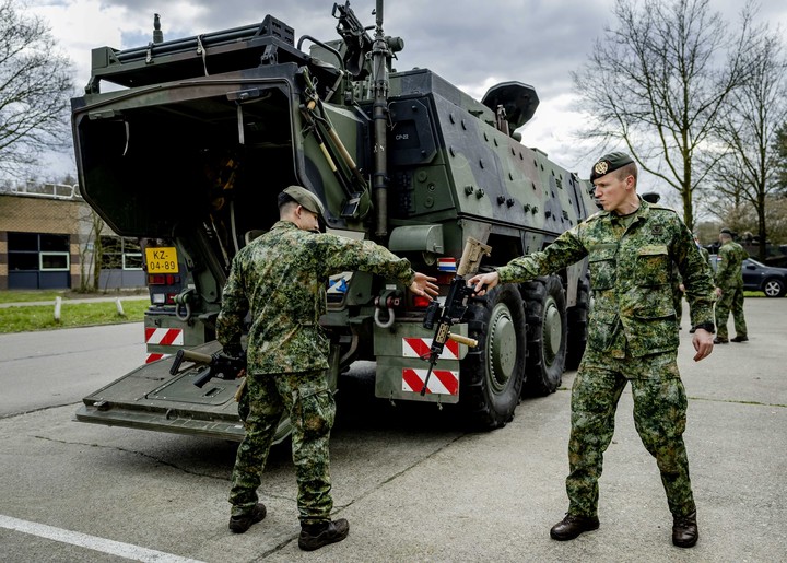 Personal militar holandés durante ejercicios junto con OTAN.  Foto: EFE