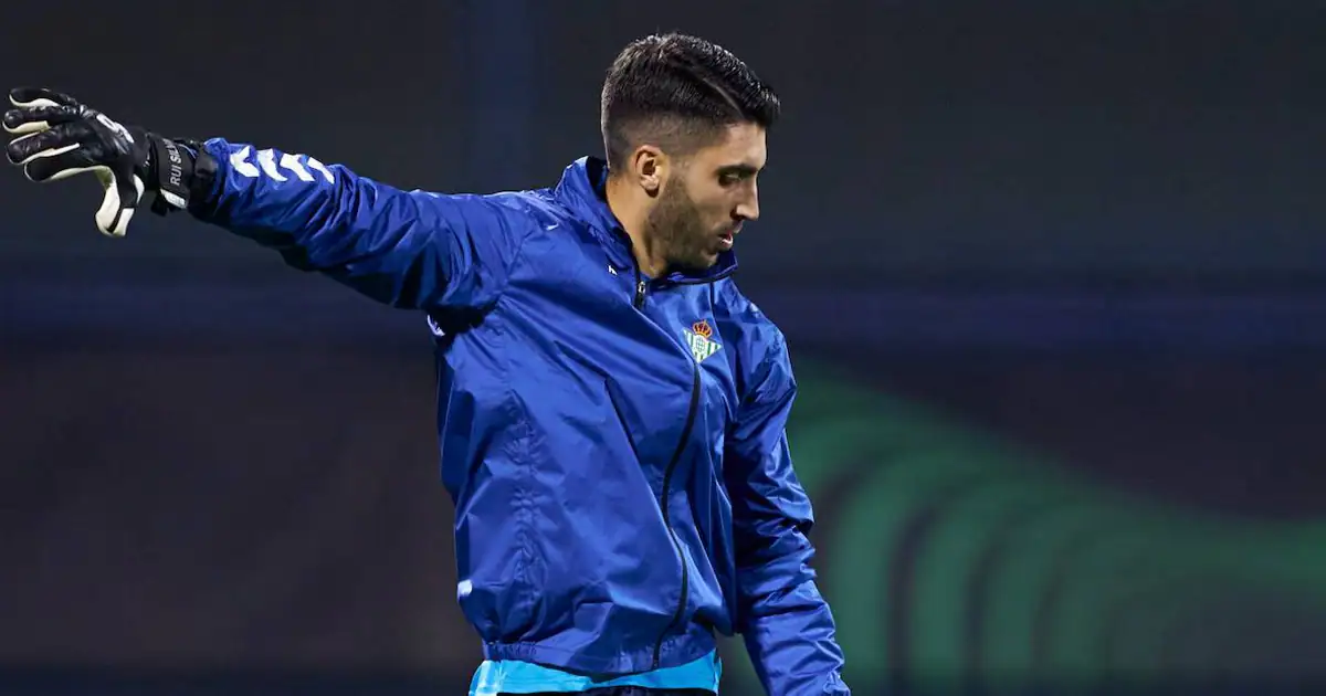 Rui Silva, caliente antes del partido ante el Dinamo en Zagreb