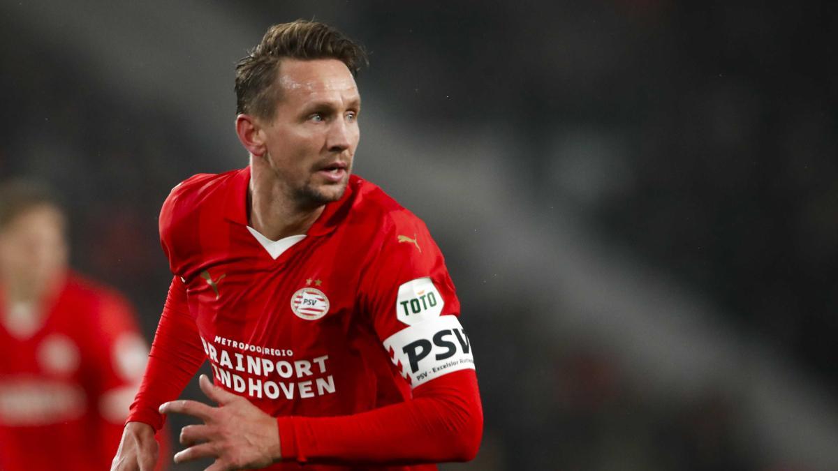 Luuk de Jong, en una acción de duelo ante el Excelsior