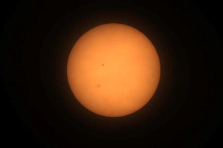 El sol visto desde Mazatlán, México, antes del eclipse solar total del 8 de abril de 2024