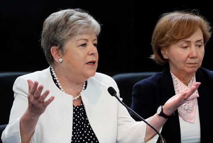 La canciller mexicana Alicia Bárcena habla durante una conferencia de prensa.  Foto EFE