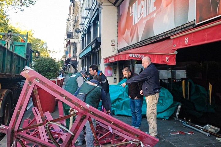 Un camión recogió los objetos destruidos.  Foto: Marina DO-VALE / AFP