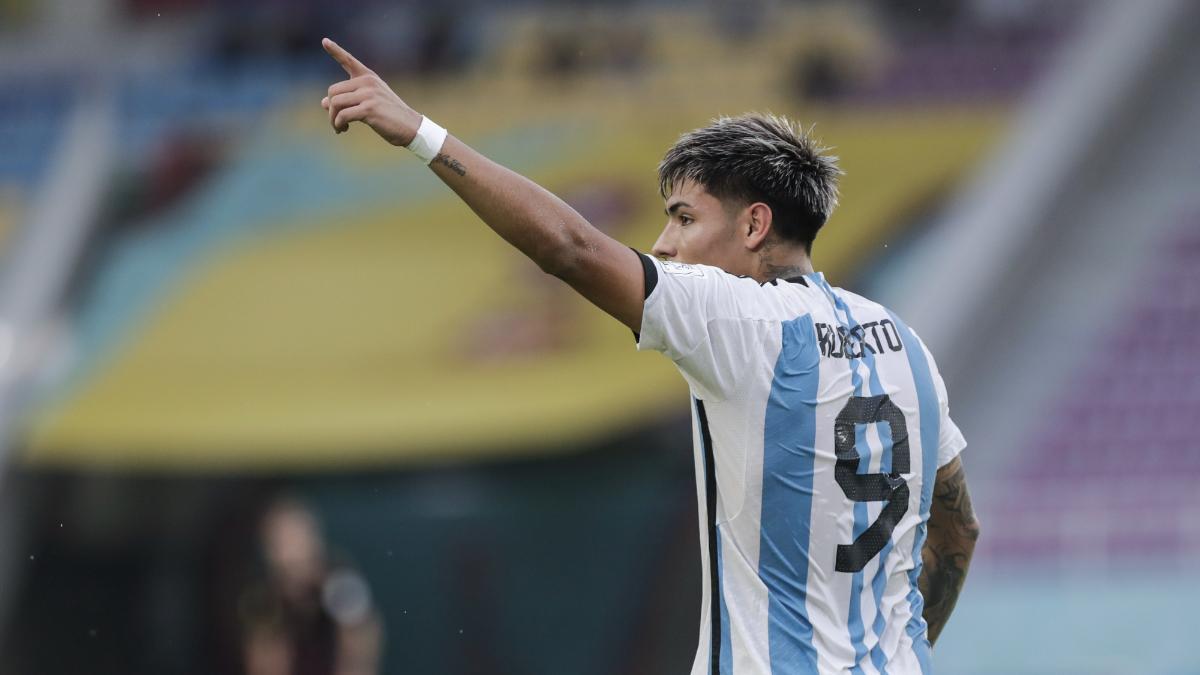 Agustín Ruberto celebra un gol de Argentina en el Mundial Sub-17
