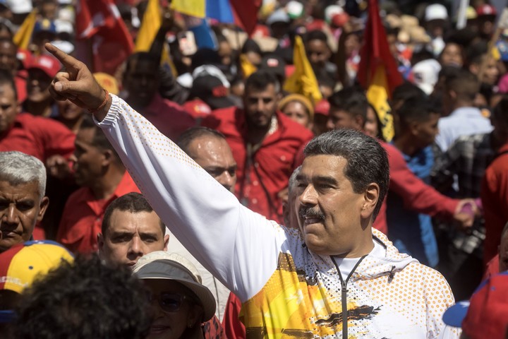 El escándalo de corrupción en el petrolero estatal ha afectado al presidente Nicolás Maduro en la campaña presidencial de Venezuela.  Foto: EFE 