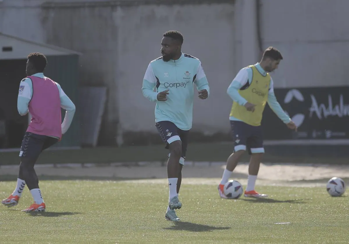 Bakambu practicó en la ciudad deportadora de Luis del Sol ante Abner y Ayoze