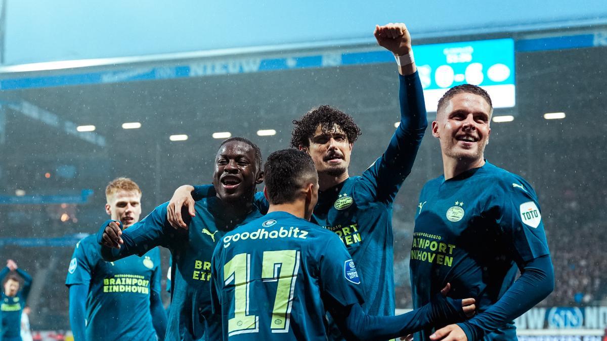 El PSV tiene goles ante el Heerenveen (0-8) para vender la liga