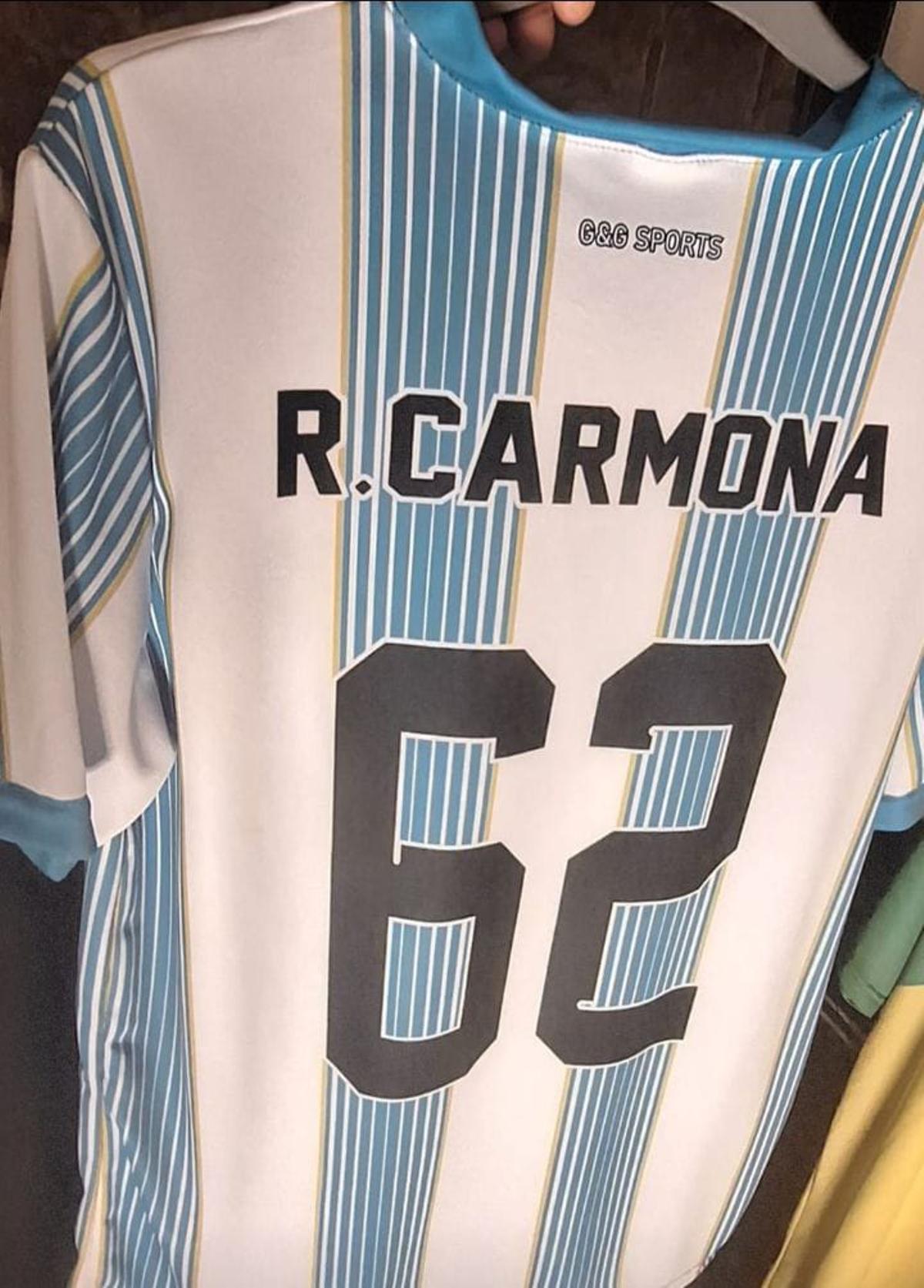 La camiseta con la que Robert Carmona jugará con el Río de la Plata