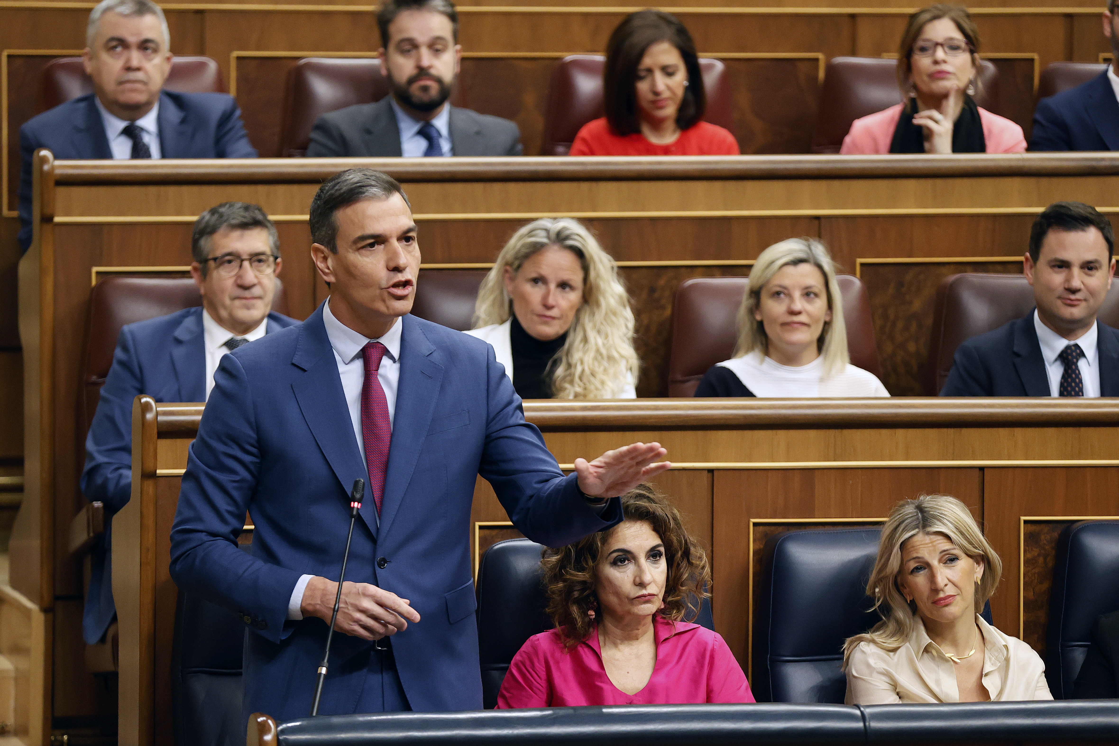 El presidente del Gobierno, Pedro Sánchez, interviene en la sesión de control del Gobierno celebrando a estos miles en el Congreso