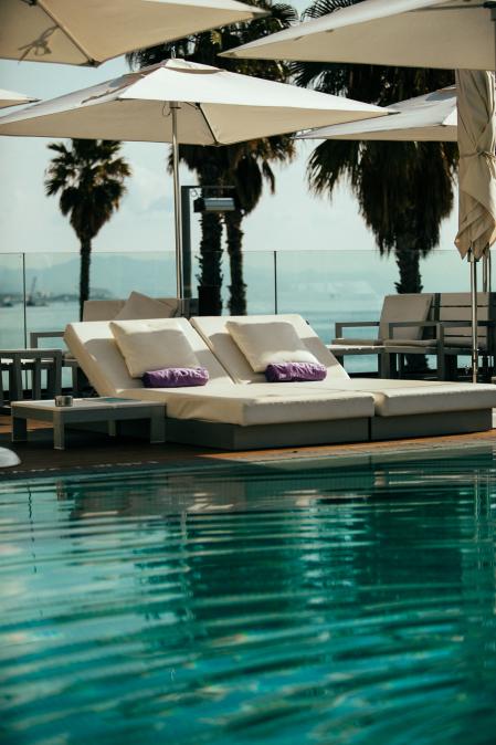 La piscina del hotel es el lugar perfecto para disfrutar este domingo