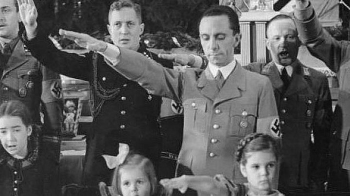 El 12 de julio de 1925, Joseph Goebbels, líder del Partido Nacionalsocialista Alemán (NSDAP), se reunió personalmente con Adolf Hitler.