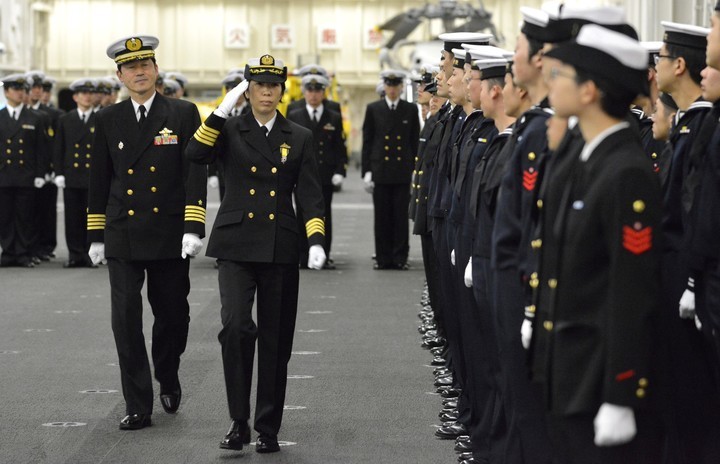 La recién nombrada comandante de la Primera División de la Fuerza de Autodefensa Marina de Japón (JMSDF), Ryoko Azuma.  REUTERS/Nobuhiro Kubo
