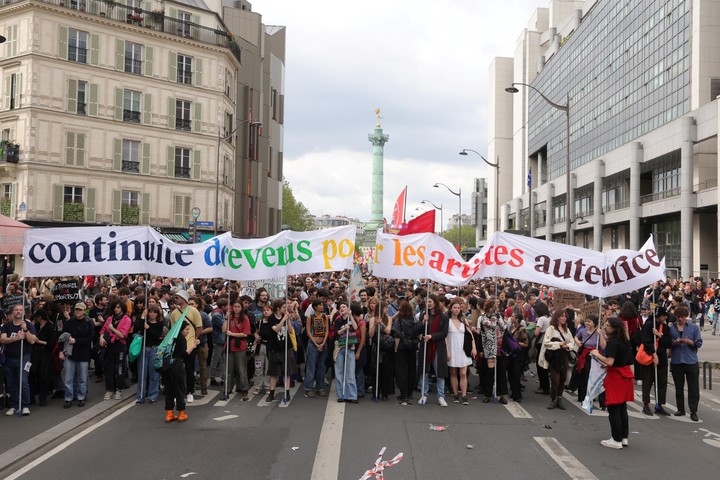 Parte de la marcha avanzó en un ambiente festivo.  Foto: EFE
