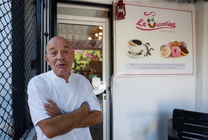 Vicent Maillard, dueño de la pastelería La Vicentina.  Foto EFE