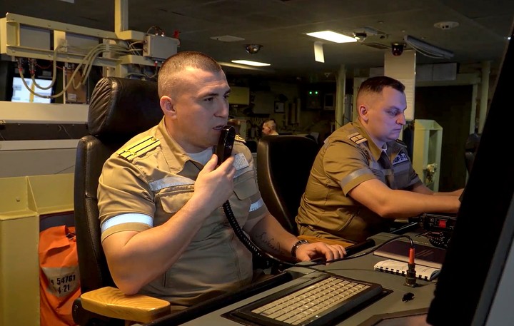 Una imagen del vídeo muestra al personal de la fragata 