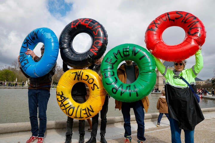 Una manifestación de activistas del colectivo. "La otra cara de la moneda" (el otro querido de la moneda).  Foto AFP