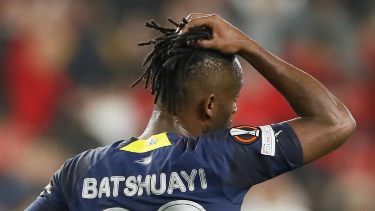 Batshuayi, con la camiseta del Fenberbahçe