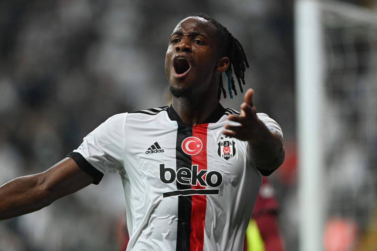 Batshuayi, vendido al Besiktas, regresó en julio de 2022 y su contrato expiró en 2023.jpg