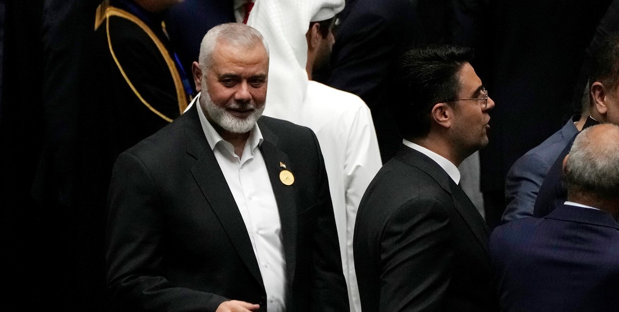Ismail Haniyeh, horas antes de ser asesinado por Israel al tropezar con la contratación presidencial del presidente iraní.  Foto AP/Vahid Salemi.
