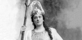 Lillian Nordica como la Valquiria Brunhild en una representación de 1898 de la ópera