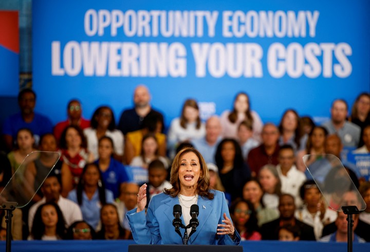 Kamala Harris promete bajar el coste de vida de las familias trabajadoras y de las clases medias en EE.UU. Foto: REUTERS 