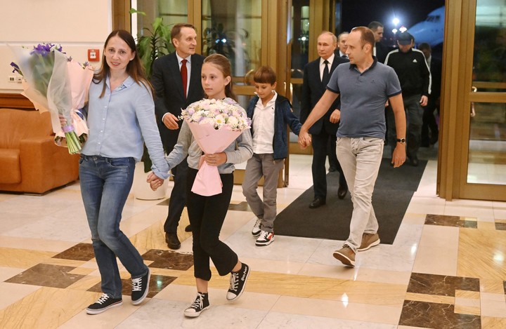 La familia, detenida en Eslovenia, se dirigió a Moscú.  Foto: Sputnik/Mikhail Voskresensky/vía Reuters.