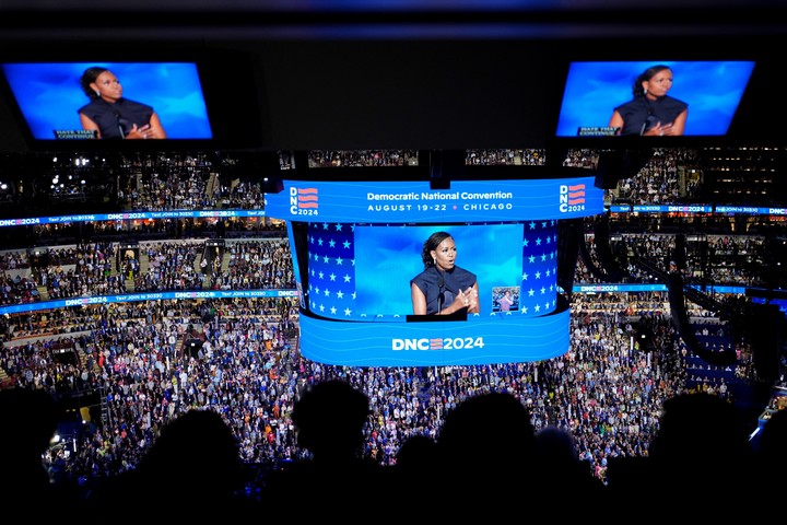 "Si se acuerdan de Kamala, y lo harán, hagamos otra cosa."Digo Michelle Obama. Foto: Reuters