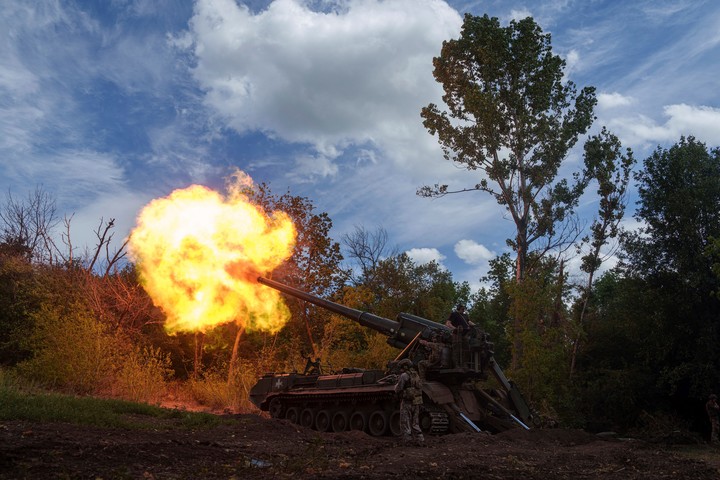 Los soldados ucranianos disparan contra las tropas rusas en la región de Donetsk en los últimos días. Foto: AP  