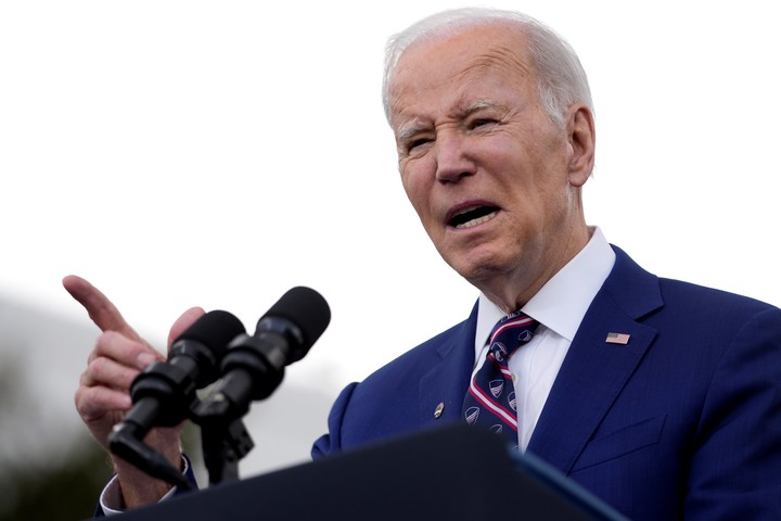     Biden sigue viendo buenas noticias económicas y bajos índices de aprobación pública. La tasa de muestreo cayó al 3,5% en marzo. Se crearon más de 236.000 puestos de trabajo. Pero no tenía ninguna deuda política con el presidente. (Foto AP/Carolyn Kaster, archivo)