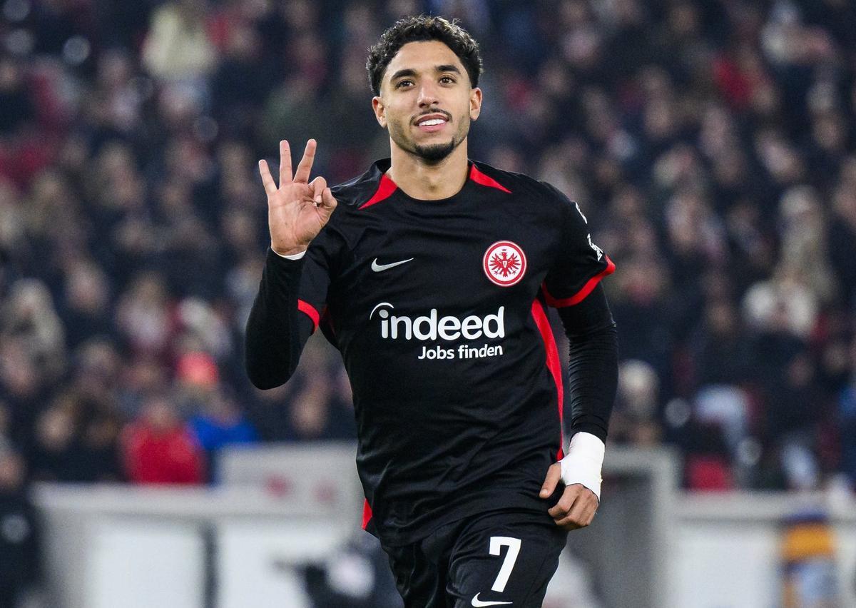 Omar Marmoush celebrando su terecer gol en el Stuttgart - Eintracht Frankfurt.