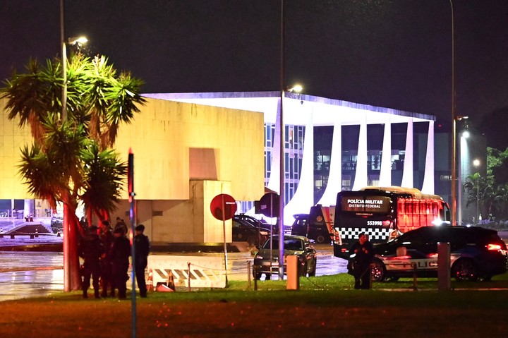 El lugar donde se produjeron las explosiones y apareció el cadáver de una persona. Foto: Reuters.
