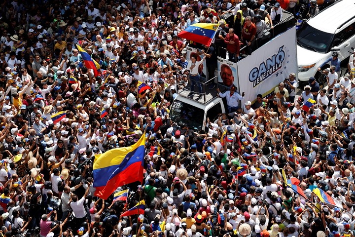 Una masiva movilización encabezada por María Corina Machado el 17 de agosto en Caracas, contra la reelección de Nicolás Maduro. Foto: EFE 