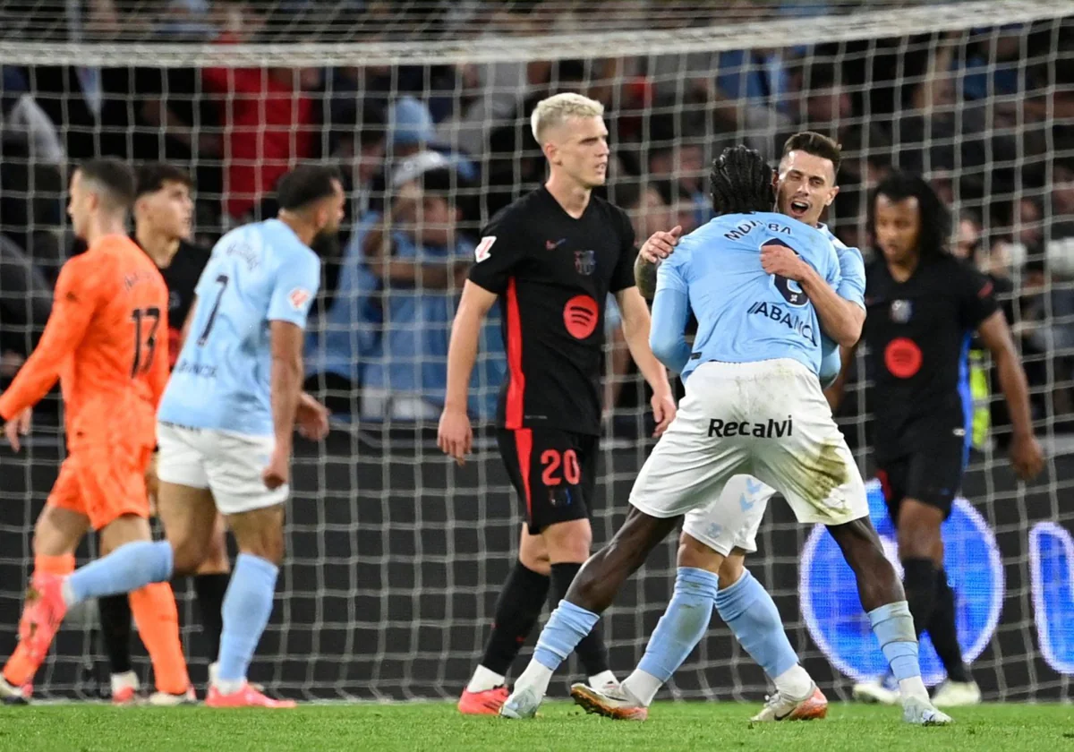 Los jugadores del Celta celebran uno de sus goles contra el Barça