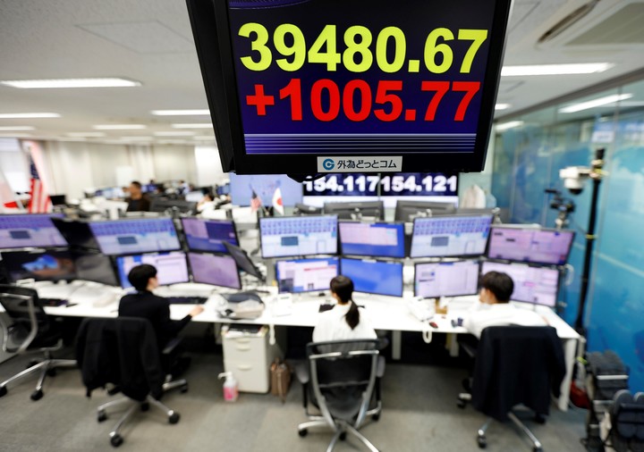 Una tienda de cambio de moneda en Tokio, Japón. Foto: EFE 