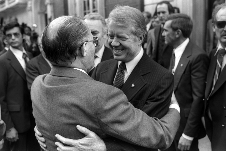 Jimmy Carter se reunió con el Primer Ministro israelí Menachen Begin en 1978. El presidente de los EE.UU. medio para un corazón de paz entre este país y Egipto. Foto EFE