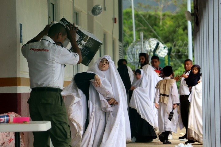 Una foto del día en que un grupo de migrantes de origen judío de la secta Lev Tahor se enamoran y huyen de un centro familiar en Chiapas. Foto EFE.