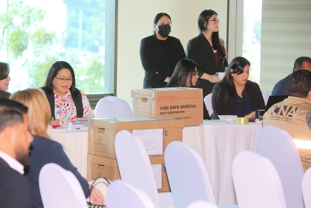 Fraude electoral en Honduras: especialistas señalan riesgos en el CNE Fraude electoral en Honduras: especialistas señalan riesgos en el CNE