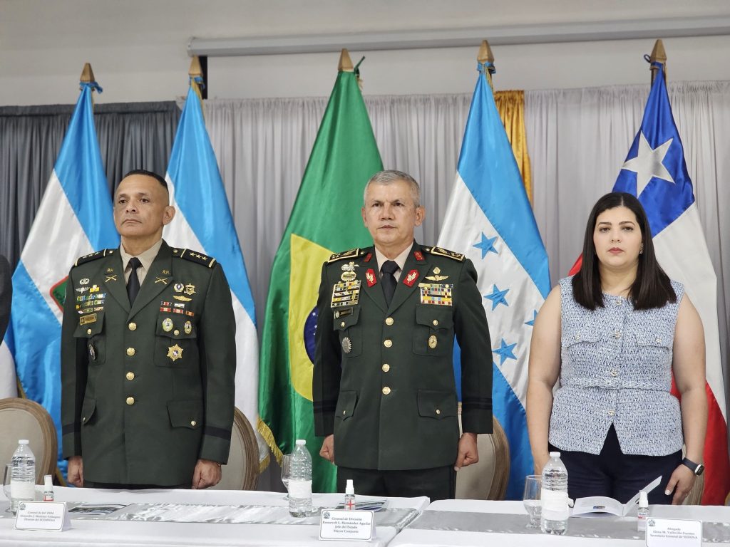 Jefe FFAA Apoya Asamblea Constituyente de LIBRE Jefe FFAA Apoya Asamblea Constituyente de LIBRE